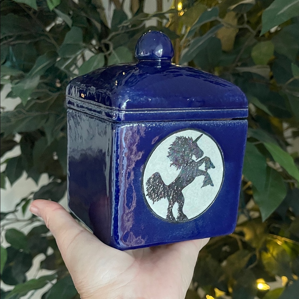PRECIOUS POTTERY UNICORN BOX